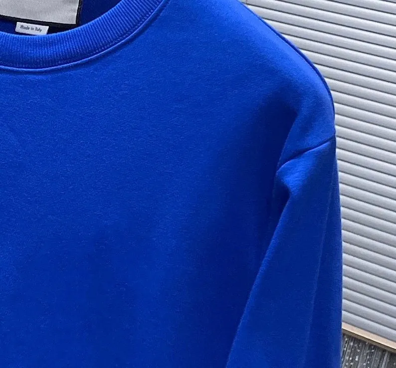 🅿️220 brand [LV Louis Vuitton] (good news for fat people) 2025ss autumn latest long-sleeved round-neck sweatshirt, on sale simultaneously on the official website. Refreshing and breathable. Made of top Tencel Roman. Comfortable and soft. 3D three-dimensional clarity. Super fashion sense. Great for gifting and keeping for yourself. Size: M-5XL (can wear up to 220 pounds)